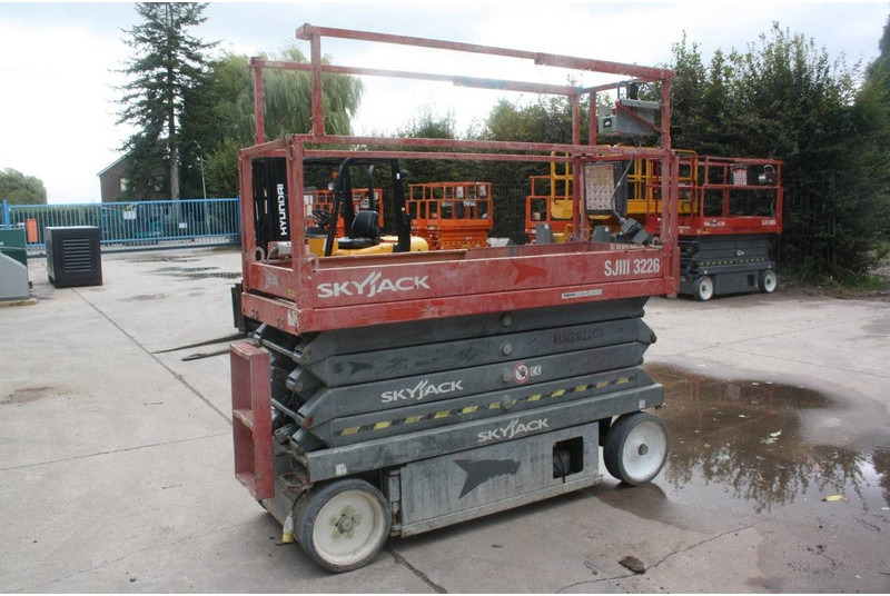 Skyjack SJ3226 - Saksilava: kuva Skyjack SJ3226 - Saksilava Skyjack SJ3226 - Saksilava: kuva Skyjack SJ3226 - Saksilava