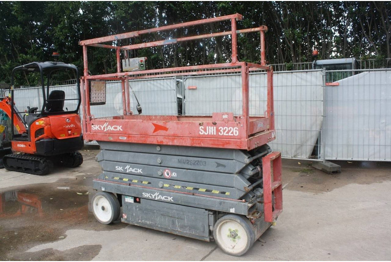 Skyjack SJ3226 - Saksilava: kuva Skyjack SJ3226 - Saksilava Skyjack SJ3226 - Saksilava: kuva Skyjack SJ3226 - Saksilava