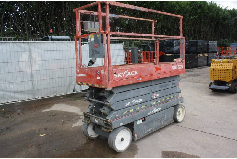 Skyjack SJ3226 - Saksilava: kuva Skyjack SJ3226 - Saksilava Skyjack SJ3226 - Saksilava: kuva Skyjack SJ3226 - Saksilava