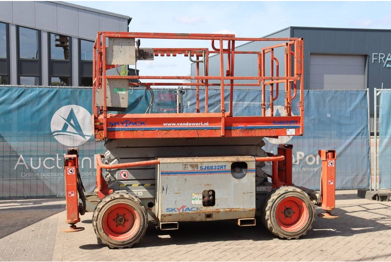 Skyjack SJ6832RT - Saksilava: kuva Skyjack SJ6832RT - Saksilava Skyjack SJ6832RT - Saksilava: kuva Skyjack SJ6832RT - Saksilava