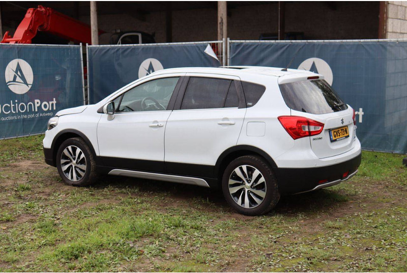 Suzuki SX4 - Sedan: kuva Suzuki SX4 - Sedan Suzuki SX4 - Sedan: kuva Suzuki SX4 - Sedan