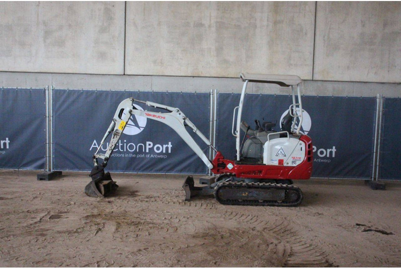 Takeuchi TB216 - Minikuormaaja: kuva Takeuchi TB216 - Minikuormaaja Takeuchi TB216 - Minikuormaaja: kuva Takeuchi TB216 - Minikuormaaja