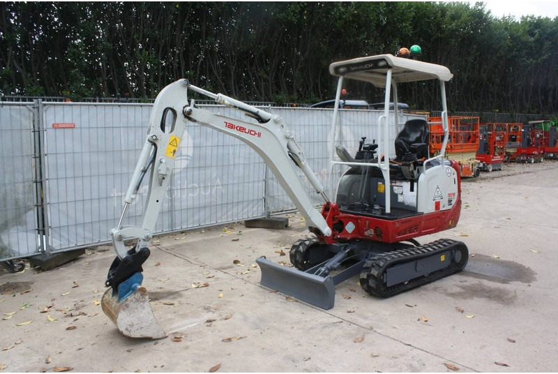 Takeuchi TB216 - Minikuormaaja: kuva Takeuchi TB216 - Minikuormaaja Takeuchi TB216 - Minikuormaaja: kuva Takeuchi TB216 - Minikuormaaja