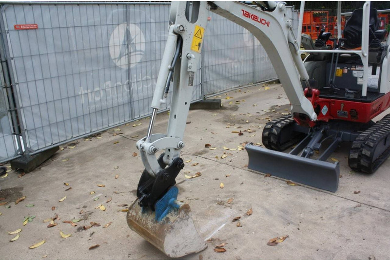 Takeuchi TB216 - Minikuormaaja: kuva Takeuchi TB216 - Minikuormaaja Takeuchi TB216 - Minikuormaaja: kuva Takeuchi TB216 - Minikuormaaja