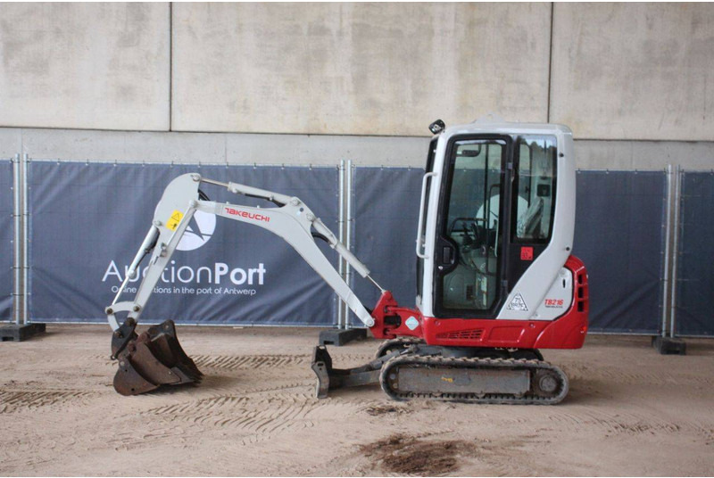 Takeuchi TB216 - Minikuormaaja: kuva Takeuchi TB216 - Minikuormaaja Takeuchi TB216 - Minikuormaaja: kuva Takeuchi TB216 - Minikuormaaja