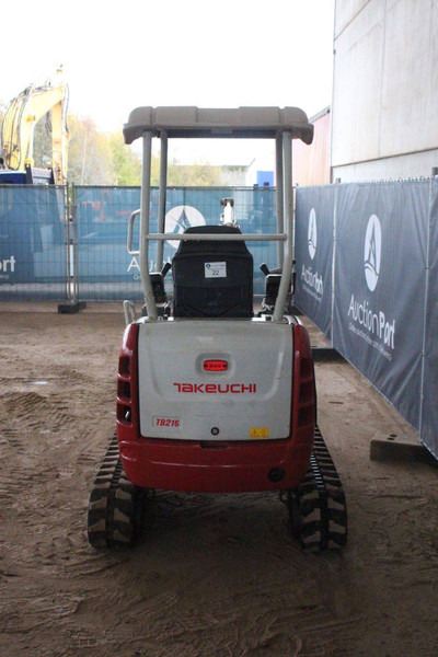 Takeuchi TB216 - Minikuormaaja: kuva Takeuchi TB216 - Minikuormaaja Takeuchi TB216 - Minikuormaaja: kuva Takeuchi TB216 - Minikuormaaja