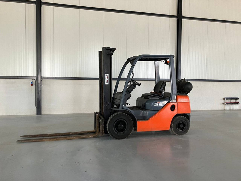 Toyota 02-8FGF25 - Kaasutrukki: kuva Toyota 02-8FGF25 - Kaasutrukki Toyota 02-8FGF25 - Kaasutrukki: kuva Toyota 02-8FGF25 - Kaasutrukki