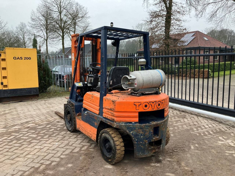 Toyota 42-5FGF 25 - Kaasutrukki: kuva Toyota 42-5FGF 25 - Kaasutrukki Toyota 42-5FGF 25 - Kaasutrukki: kuva Toyota 42-5FGF 25 - Kaasutrukki