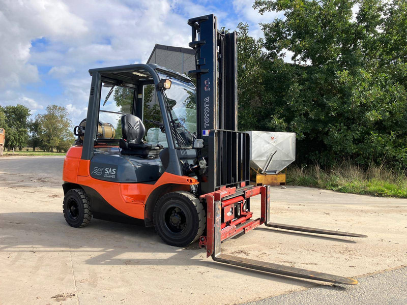 Toyota 42-7FGF25 - Kaasutrukki: kuva Toyota 42-7FGF25 - Kaasutrukki Toyota 42-7FGF25 - Kaasutrukki: kuva Toyota 42-7FGF25 - Kaasutrukki