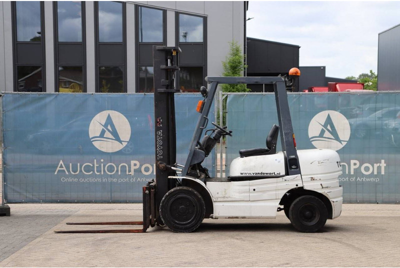 Toyota 62-6FDF30 - Dieseltrukki: kuva Toyota 62-6FDF30 - Dieseltrukki Toyota 62-6FDF30 - Dieseltrukki: kuva Toyota 62-6FDF30 - Dieseltrukki