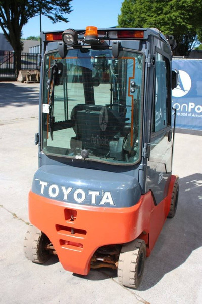 Toyota 8FBMK20T - Sähkötrukki: kuva Toyota 8FBMK20T - Sähkötrukki Toyota 8FBMK20T - Sähkötrukki: kuva Toyota 8FBMK20T - Sähkötrukki
