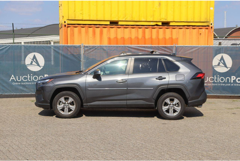 Toyota RAV4 XLE AWD - Sedan: kuva Toyota RAV4 XLE AWD - Sedan Toyota RAV4 XLE AWD - Sedan: kuva Toyota RAV4 XLE AWD - Sedan
