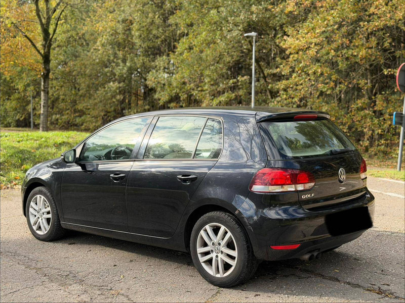 Volkswagen Golf 2.0 TDI - Sedan: kuva Volkswagen Golf 2.0 TDI - Sedan Volkswagen Golf 2.0 TDI - Sedan: kuva Volkswagen Golf 2.0 TDI - Sedan