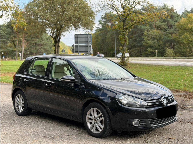 Volkswagen Golf 2.0 TDI - Sedan: kuva Volkswagen Golf 2.0 TDI - Sedan Volkswagen Golf 2.0 TDI - Sedan: kuva Volkswagen Golf 2.0 TDI - Sedan