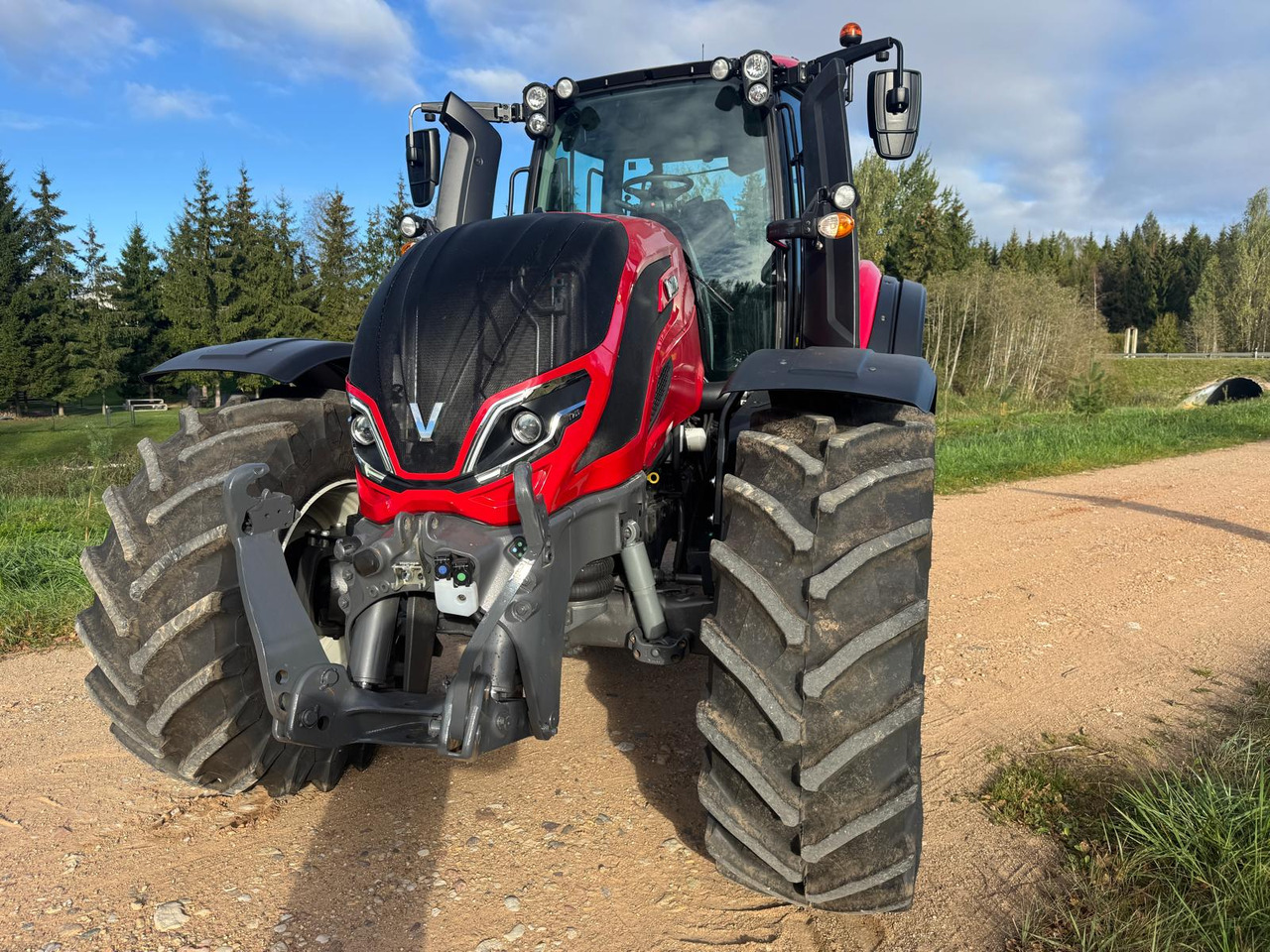 Valtra T255 - Traktori: kuva Valtra T255 - Traktori Valtra T255 - Traktori: kuva Valtra T255 - Traktori