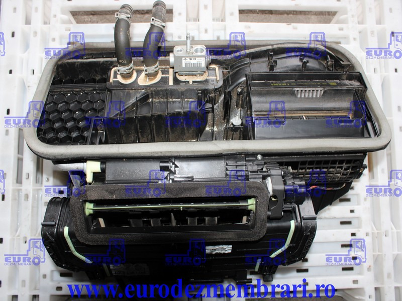 CARCASA SISTEM CLIMATIZARE MERCEDES ACTROS MP4 A9608305560 - Ilmastointi osa - Kuorma-auto: kuva CARCASA SISTEM CLIMATIZARE MERCEDES ACTROS MP4 A9608305560 - Ilmastointi osa - Kuorma-auto CARCASA SISTEM CLIMATIZARE MERCEDES ACTROS MP4 A9608305560 - Ilmastointi osa - Kuorma-auto: kuva CARCASA SISTEM CLIMATIZARE MERCEDES ACTROS MP4 A9608305560 - Ilmastointi osa - Kuorma-auto