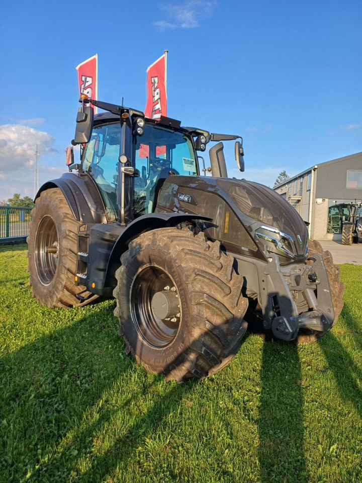 Valtra Q245 - Traktori: kuva Valtra Q245 - Traktori Valtra Q245 - Traktori: kuva Valtra Q245 - Traktori