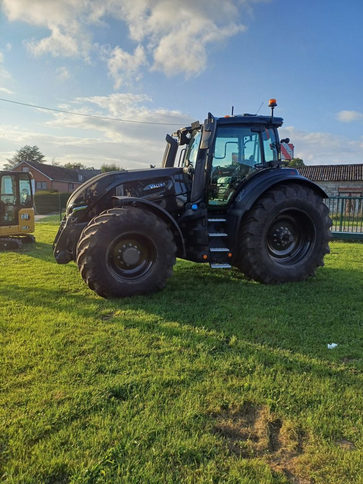 Valtra Q245 - Traktori: kuva Valtra Q245 - Traktori Valtra Q245 - Traktori: kuva Valtra Q245 - Traktori