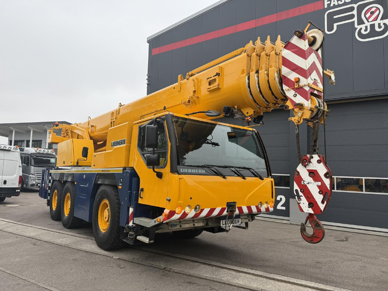 Liebherr LTM 1055-3.2 (08 - 084 745) | 6 x 6 - Ajoneuvonosturi: kuva Liebherr LTM 1055-3.2 (08 - 084 745) | 6 x 6 - Ajoneuvonosturi Liebherr LTM 1055-3.2 (08 - 084 745) | 6 x 6 - Ajoneuvonosturi: kuva Liebherr LTM 1055-3.2 (08 - 084 745) | 6 x 6 - Ajoneuvonosturi