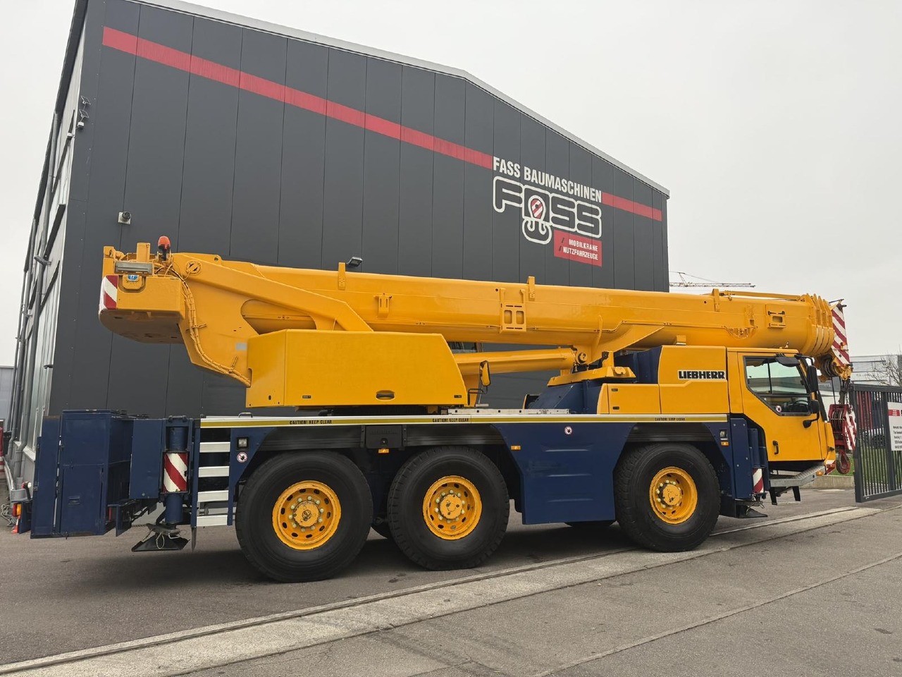 Liebherr LTM 1055-3.2 (08 - 084 745) | 6 x 6 - Ajoneuvonosturi: kuva Liebherr LTM 1055-3.2 (08 - 084 745) | 6 x 6 - Ajoneuvonosturi Liebherr LTM 1055-3.2 (08 - 084 745) | 6 x 6 - Ajoneuvonosturi: kuva Liebherr LTM 1055-3.2 (08 - 084 745) | 6 x 6 - Ajoneuvonosturi