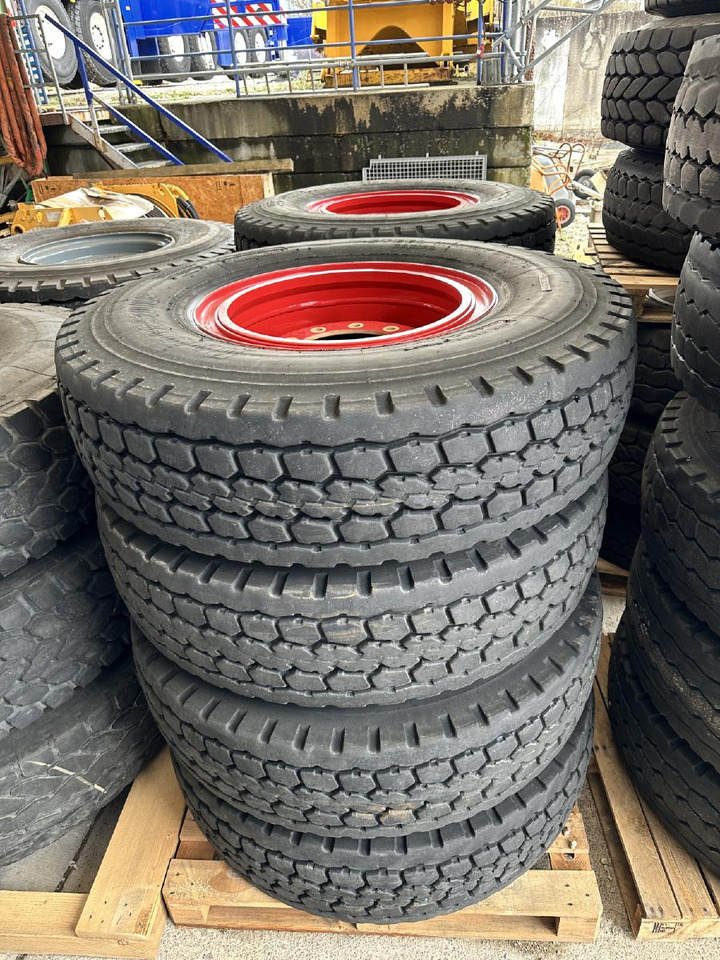 Liebherr Zubehör = Kompletträder 8 x Bridgestone VHS 385/95 R25 (14.00 R25) - Ajoneuvonosturi: kuva  Liebherr Zubehör = Kompletträder 8 x Bridgestone VHS 385/95 R25 (14.00 R25) - Ajoneuvonosturi Liebherr Zubehör = Kompletträder 8 x Bridgestone VHS 385/95 R25 (14.00 R25) - Ajoneuvonosturi: kuva  Liebherr Zubehör = Kompletträder 8 x Bridgestone VHS 385/95 R25 (14.00 R25) - Ajoneuvonosturi
