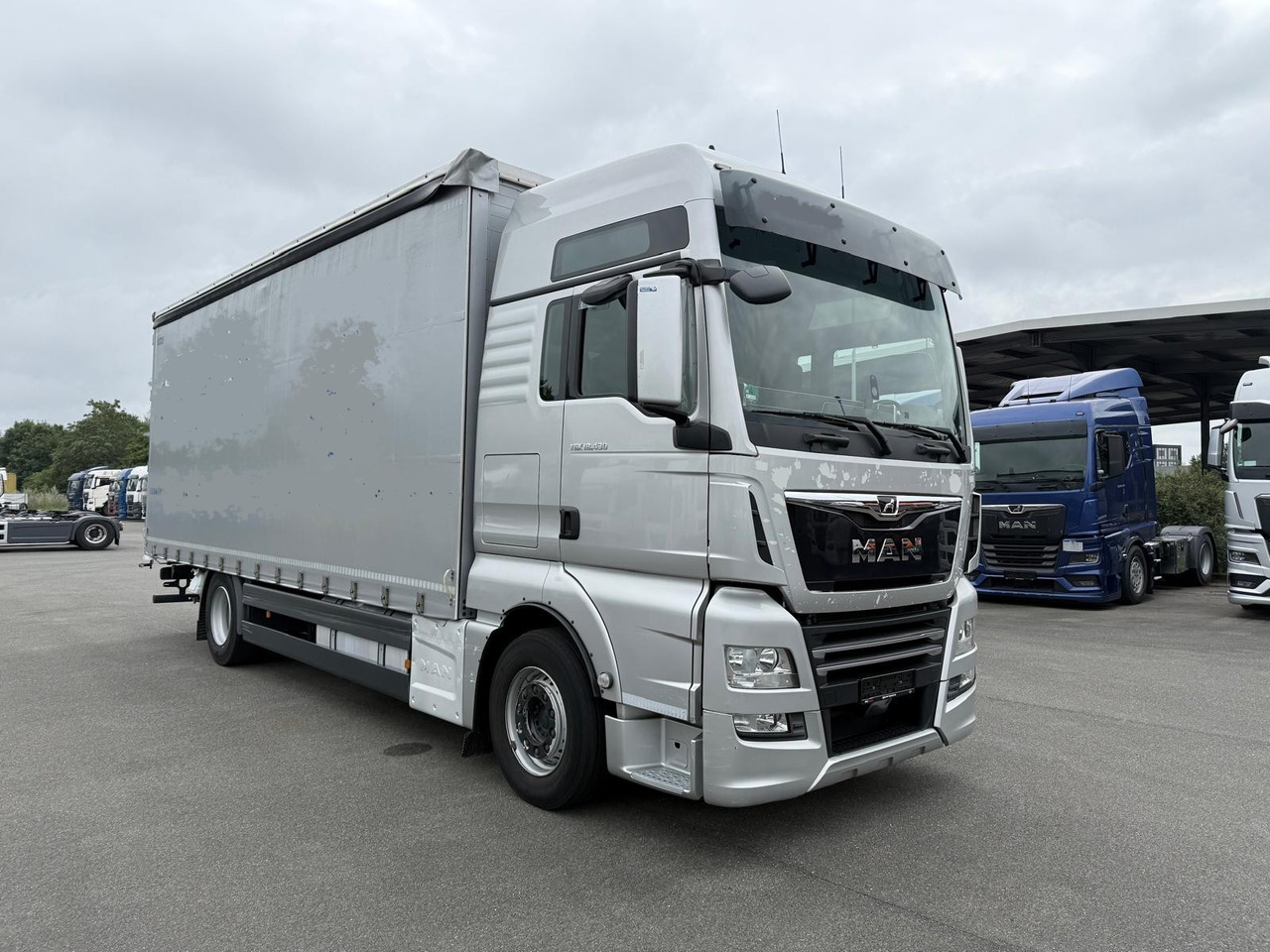 MAN 18.430 LL TGX E6 (Tauliner) - Pressukapelli kuorma-auto: kuva MAN 18.430 LL TGX E6 (Tauliner) - Pressukapelli kuorma-auto MAN 18.430 LL TGX E6 (Tauliner) - Pressukapelli kuorma-auto: kuva MAN 18.430 LL TGX E6 (Tauliner) - Pressukapelli kuorma-auto