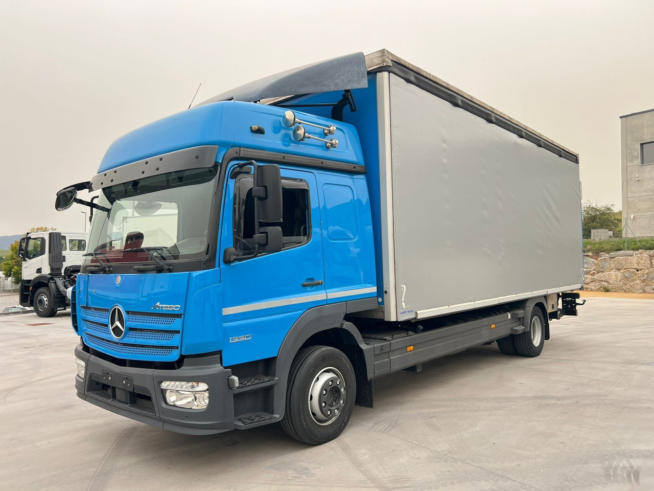 MERCEDES BENZ 13.30L Atego E6 (Tauliner) - Pressukapelli kuorma-auto: kuva MERCEDES BENZ 13.30L Atego E6 (Tauliner) - Pressukapelli kuorma-auto MERCEDES BENZ 13.30L Atego E6 (Tauliner) - Pressukapelli kuorma-auto: kuva MERCEDES BENZ 13.30L Atego E6 (Tauliner) - Pressukapelli kuorma-auto