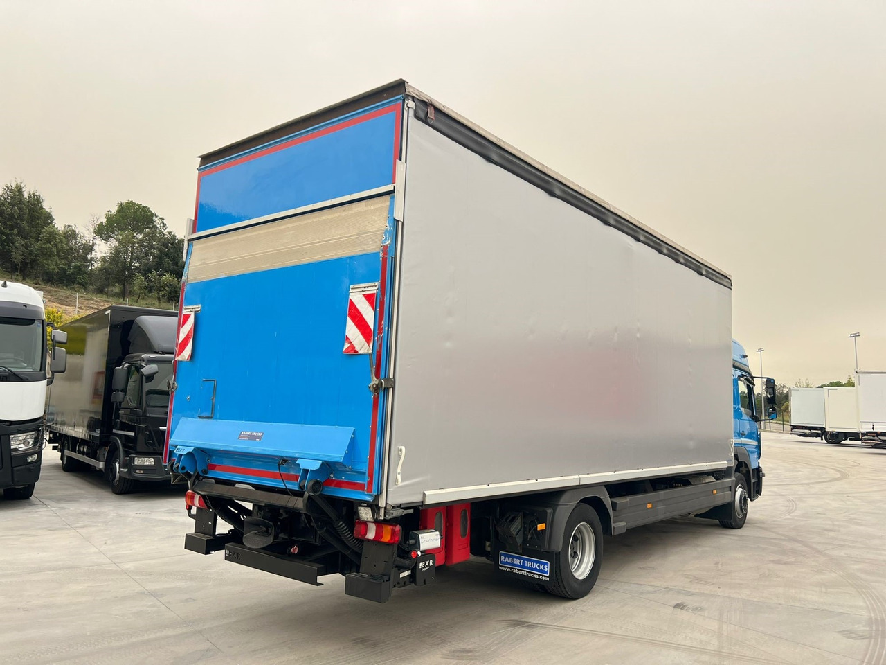 MERCEDES BENZ 13.30L Atego E6 (Tauliner) - Pressukapelli kuorma-auto: kuva MERCEDES BENZ 13.30L Atego E6 (Tauliner) - Pressukapelli kuorma-auto MERCEDES BENZ 13.30L Atego E6 (Tauliner) - Pressukapelli kuorma-auto: kuva MERCEDES BENZ 13.30L Atego E6 (Tauliner) - Pressukapelli kuorma-auto