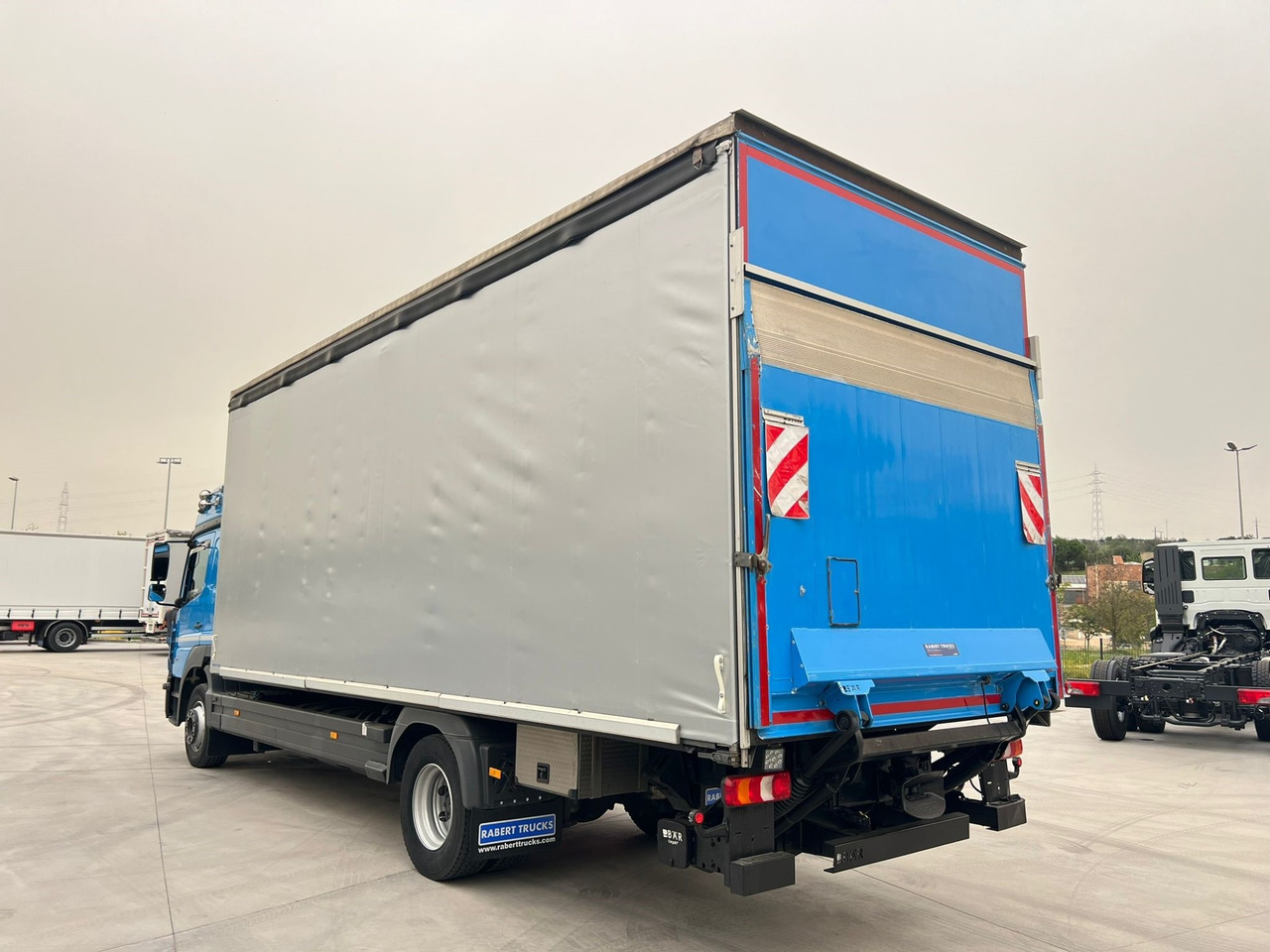 MERCEDES BENZ 13.30L Atego E6 (Tauliner) - Pressukapelli kuorma-auto: kuva MERCEDES BENZ 13.30L Atego E6 (Tauliner) - Pressukapelli kuorma-auto MERCEDES BENZ 13.30L Atego E6 (Tauliner) - Pressukapelli kuorma-auto: kuva MERCEDES BENZ 13.30L Atego E6 (Tauliner) - Pressukapelli kuorma-auto