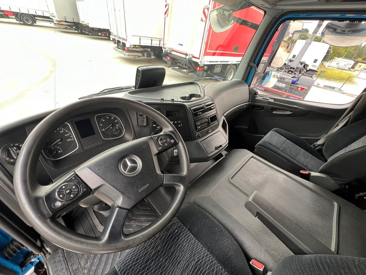 MERCEDES BENZ 13.30L Atego E6 (Tauliner) - Pressukapelli kuorma-auto: kuva MERCEDES BENZ 13.30L Atego E6 (Tauliner) - Pressukapelli kuorma-auto MERCEDES BENZ 13.30L Atego E6 (Tauliner) - Pressukapelli kuorma-auto: kuva MERCEDES BENZ 13.30L Atego E6 (Tauliner) - Pressukapelli kuorma-auto