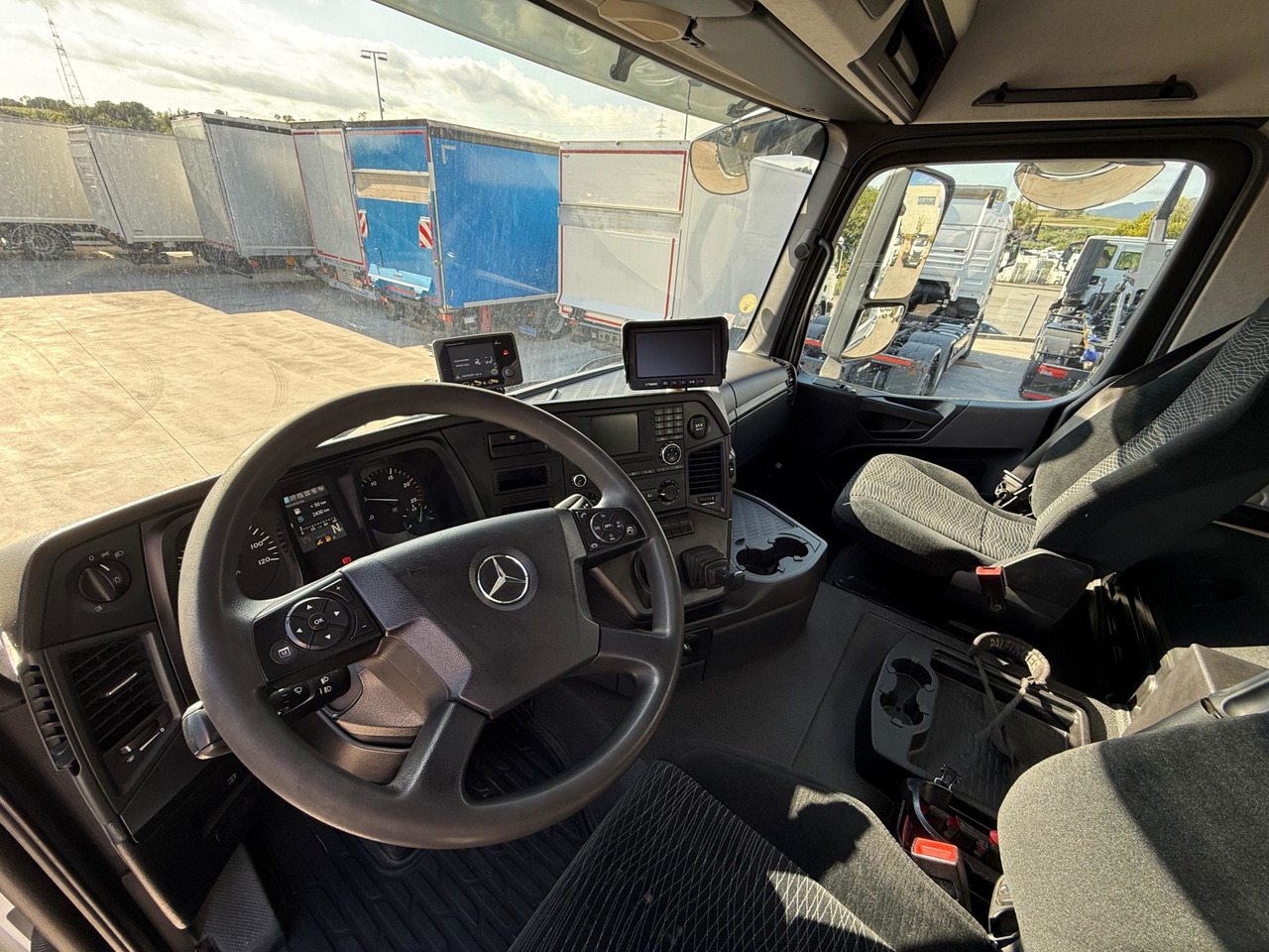 MERCEDES BENZ 26.36 Arocs E6 (Platform and Crane) - Lava-kuorma-auto, Nosturiauto: kuva MERCEDES BENZ 26.36 Arocs E6 (Platform and Crane) - Lava-kuorma-auto, Nosturiauto MERCEDES BENZ 26.36 Arocs E6 (Platform and Crane) - Lava-kuorma-auto, Nosturiauto: kuva MERCEDES BENZ 26.36 Arocs E6 (Platform and Crane) - Lava-kuorma-auto, Nosturiauto