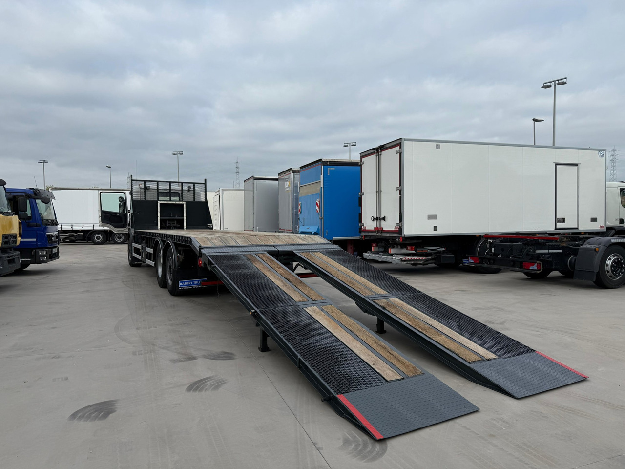 SCANIA P410 E6 (Machinery Carrier) - Kuljetin kuorma-auto: kuva SCANIA P410 E6 (Machinery Carrier) - Kuljetin kuorma-auto SCANIA P410 E6 (Machinery Carrier) - Kuljetin kuorma-auto: kuva SCANIA P410 E6 (Machinery Carrier) - Kuljetin kuorma-auto