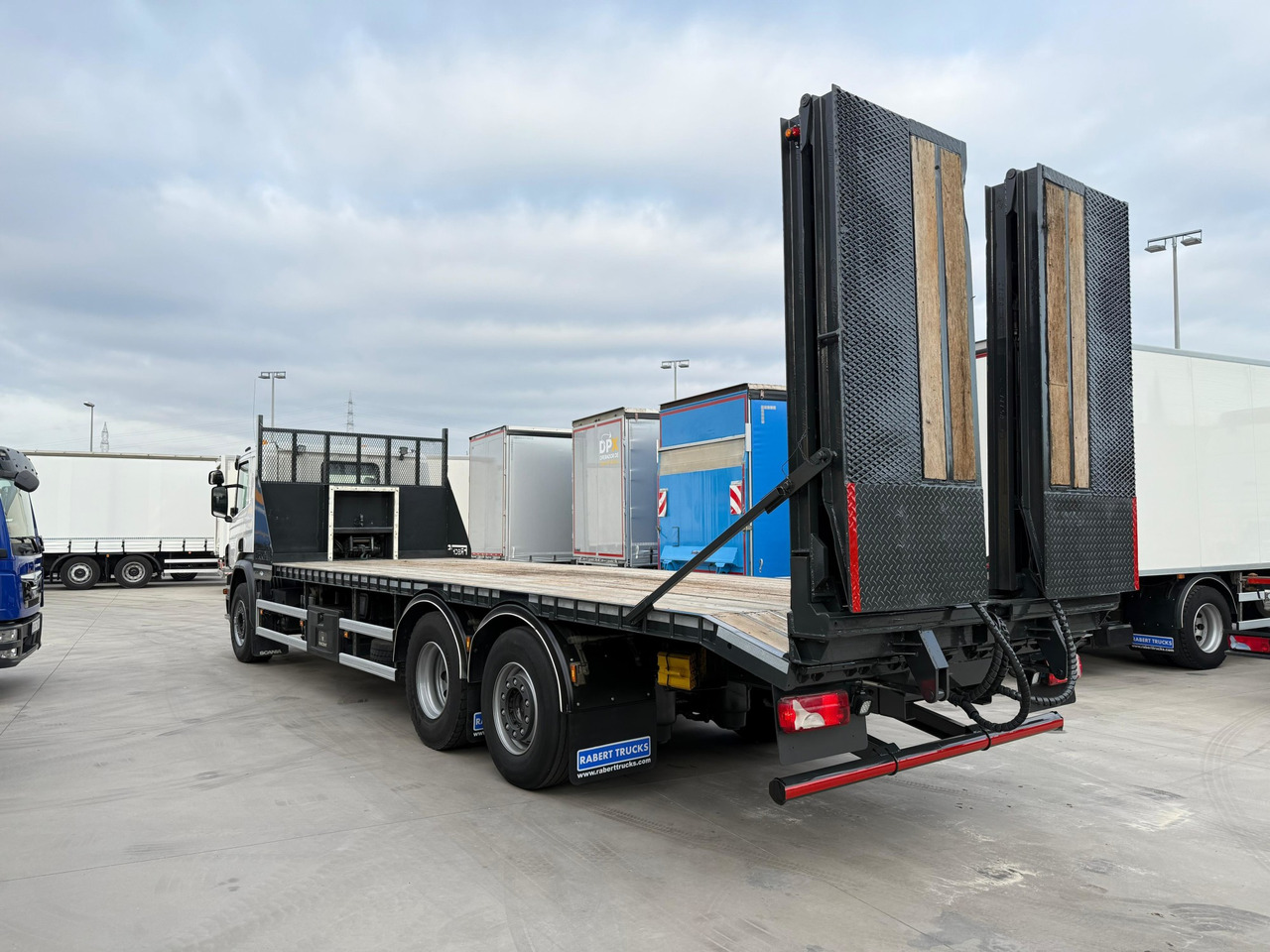 SCANIA P410 E6 (Machinery Carrier) - Kuljetin kuorma-auto: kuva SCANIA P410 E6 (Machinery Carrier) - Kuljetin kuorma-auto SCANIA P410 E6 (Machinery Carrier) - Kuljetin kuorma-auto: kuva SCANIA P410 E6 (Machinery Carrier) - Kuljetin kuorma-auto