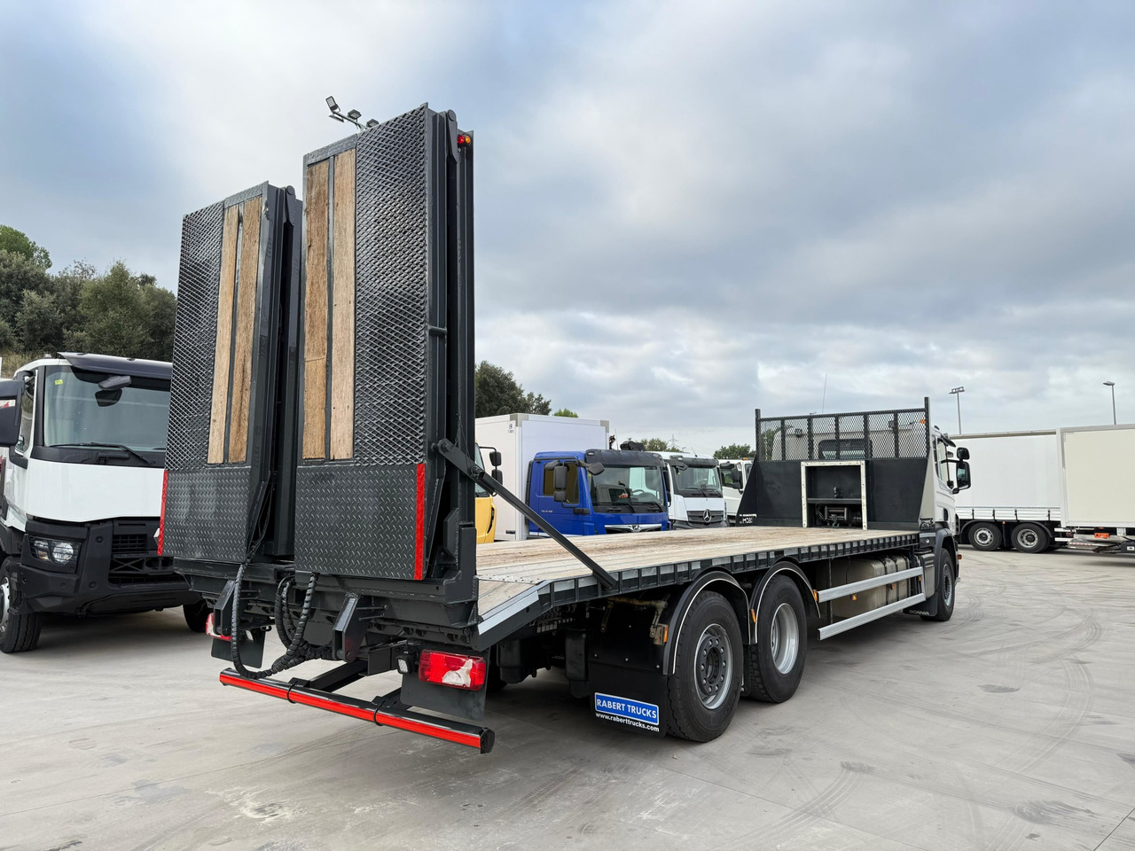 SCANIA P410 E6 (Platform) - Kuljetin kuorma-auto: kuva SCANIA P410 E6 (Platform) - Kuljetin kuorma-auto SCANIA P410 E6 (Platform) - Kuljetin kuorma-auto: kuva SCANIA P410 E6 (Platform) - Kuljetin kuorma-auto