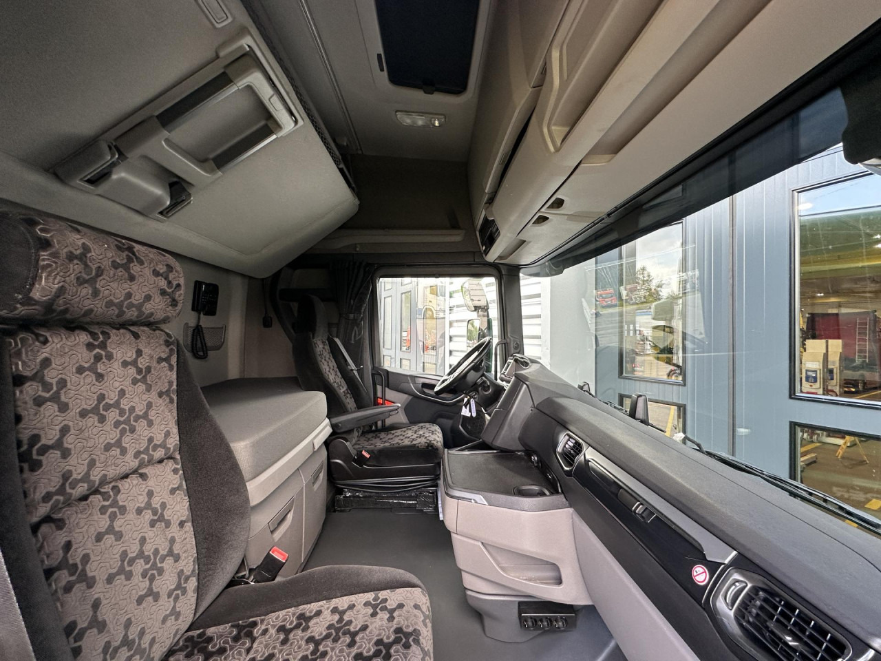 SCANIA S 450 A4x2NB - Vetopöytäauto: kuva SCANIA S 450 A4x2NB - Vetopöytäauto SCANIA S 450 A4x2NB - Vetopöytäauto: kuva SCANIA S 450 A4x2NB - Vetopöytäauto