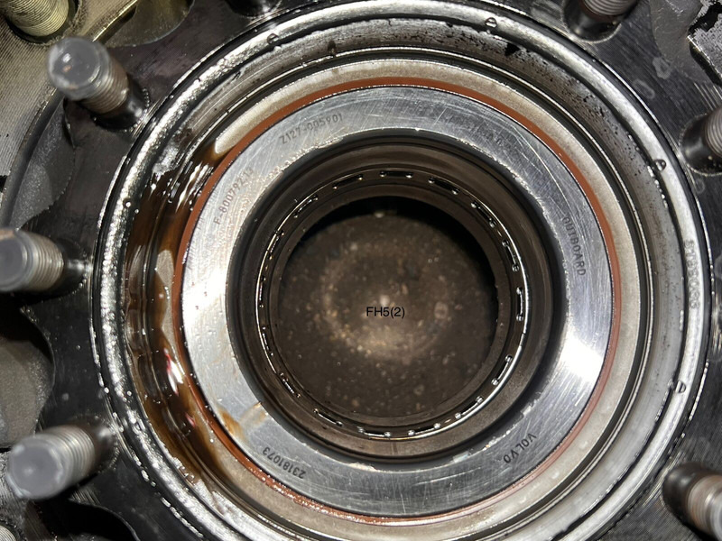 Volvo FH5/Aero - Pyörän napa: kuva Volvo FH5/Aero - Pyörän napa Volvo FH5/Aero - Pyörän napa: kuva Volvo FH5/Aero - Pyörän napa