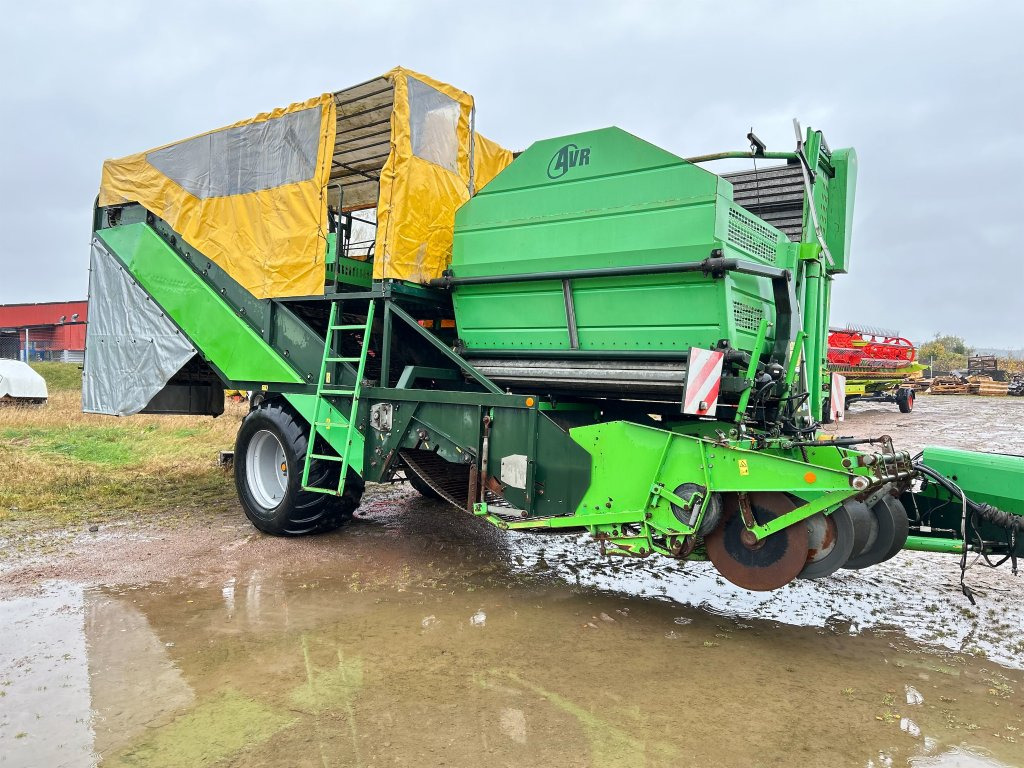 AVR Spirit 8200 - Perunannostokone: kuva AVR Spirit 8200 - Perunannostokone AVR Spirit 8200 - Perunannostokone: kuva AVR Spirit 8200 - Perunannostokone