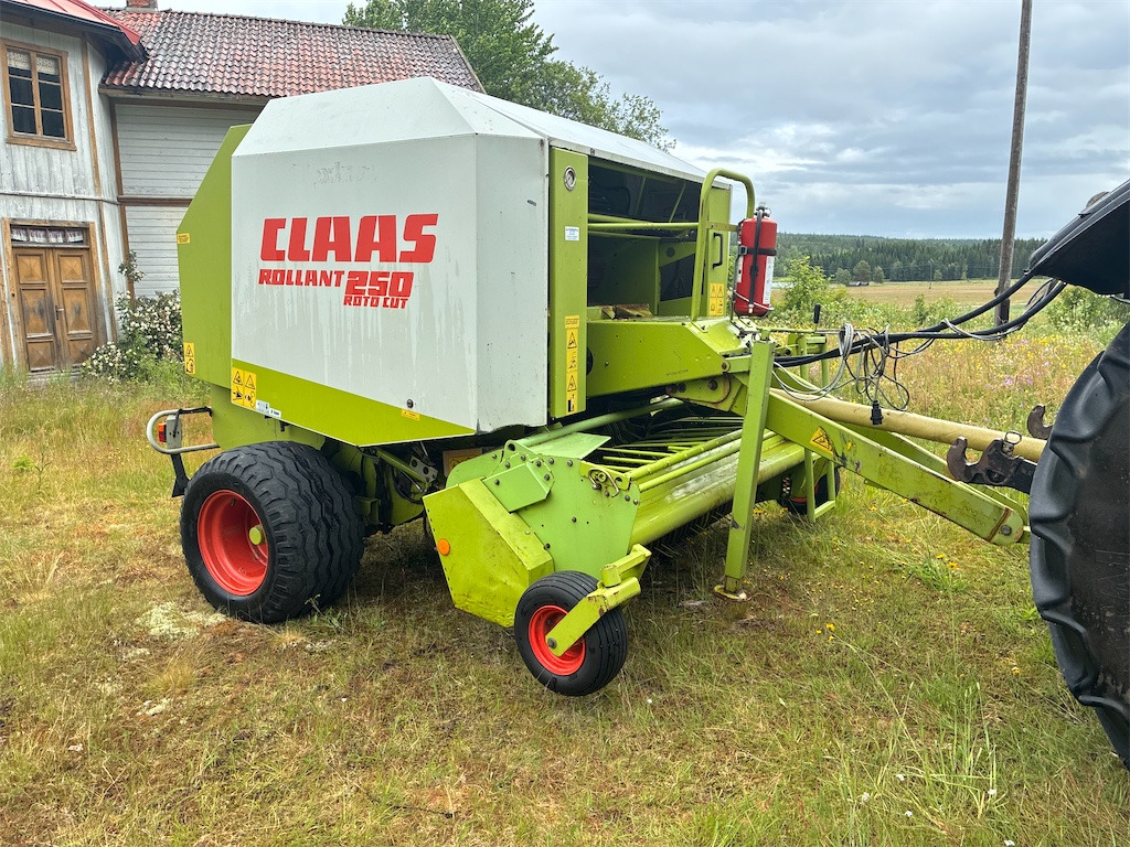 Claas Rollant 250 - Pyöröpaalain: kuva Claas Rollant 250 - Pyöröpaalain Claas Rollant 250 - Pyöröpaalain: kuva Claas Rollant 250 - Pyöröpaalain