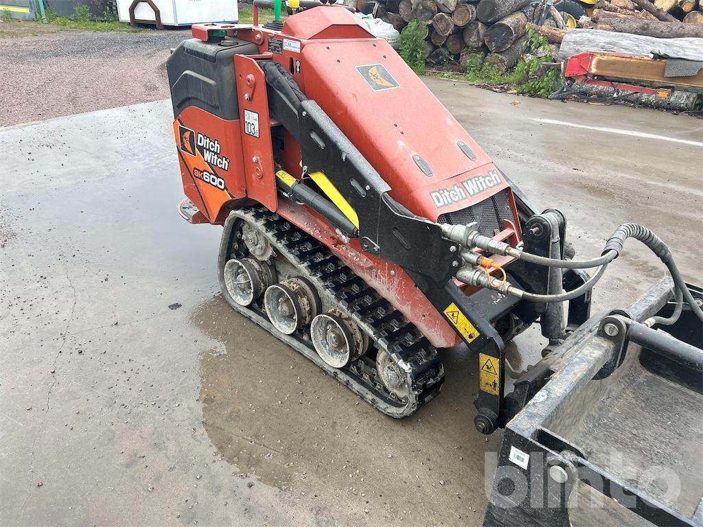 Ditch Witch SK600 - Telakuormaaja: kuva Ditch Witch SK600 - Telakuormaaja Ditch Witch SK600 - Telakuormaaja: kuva Ditch Witch SK600 - Telakuormaaja
