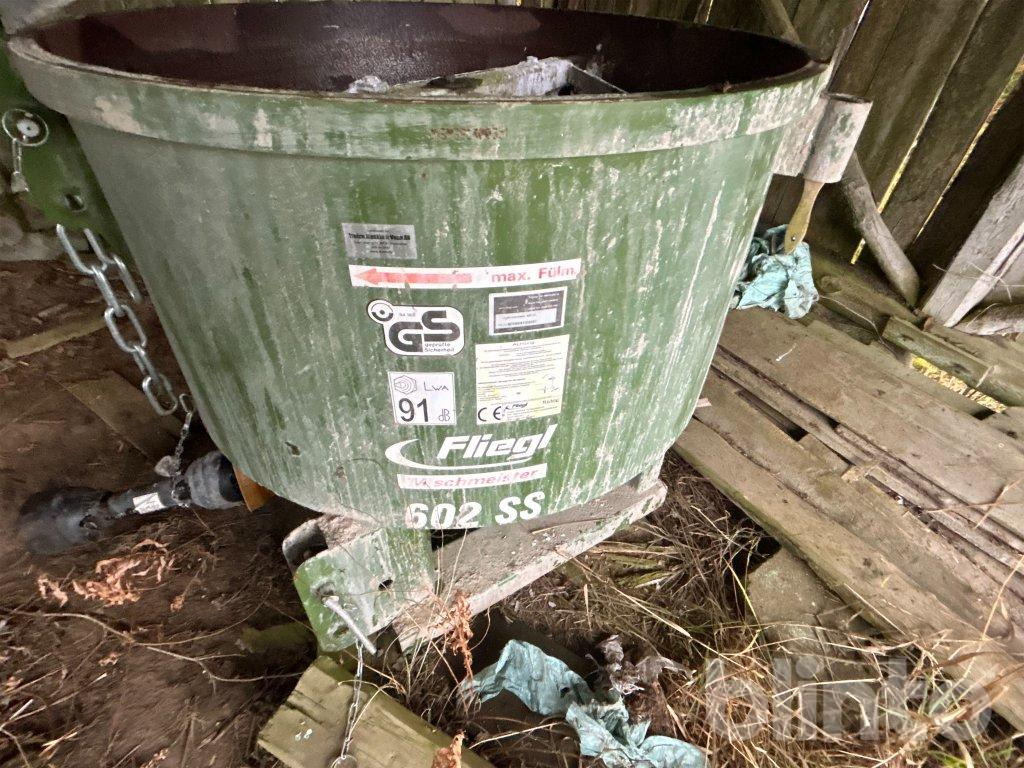 Fliegl 602 SS - Betonimylly: kuva  Fliegl 602 SS - Betonimylly Fliegl 602 SS - Betonimylly: kuva  Fliegl 602 SS - Betonimylly