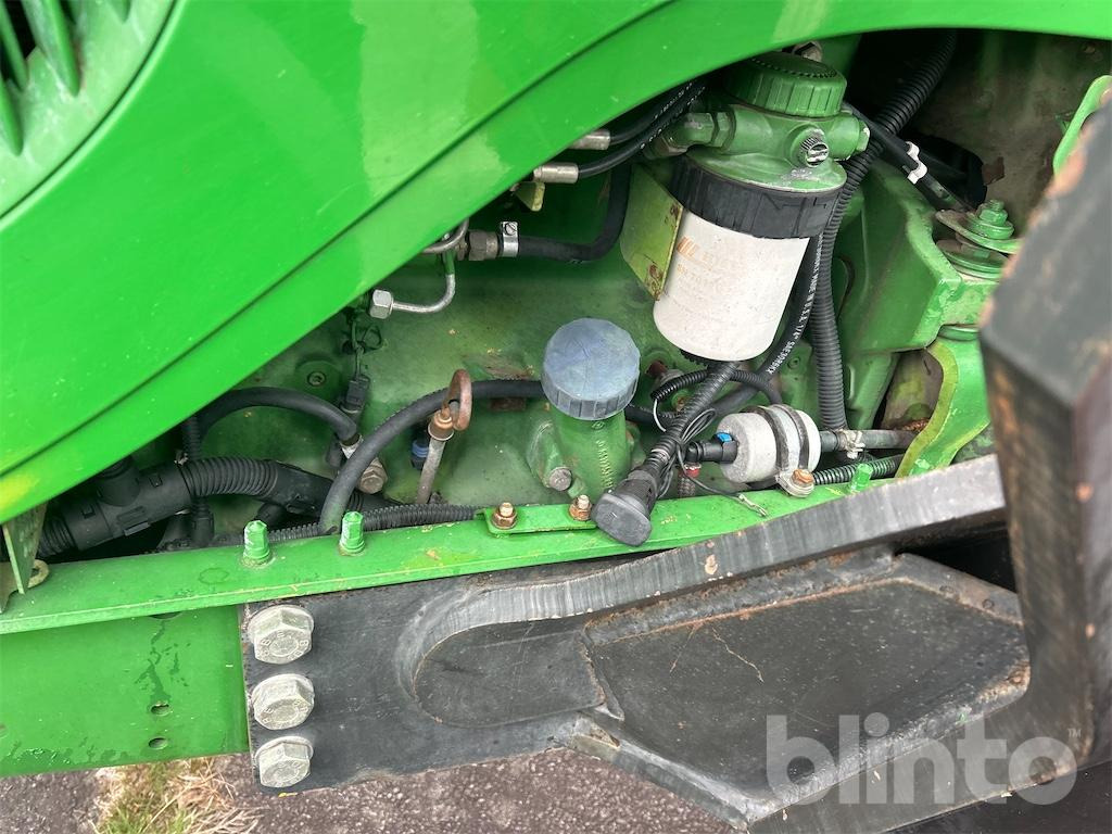 JOHN DEERE 5820 - Traktori: kuva JOHN DEERE 5820 - Traktori JOHN DEERE 5820 - Traktori: kuva JOHN DEERE 5820 - Traktori