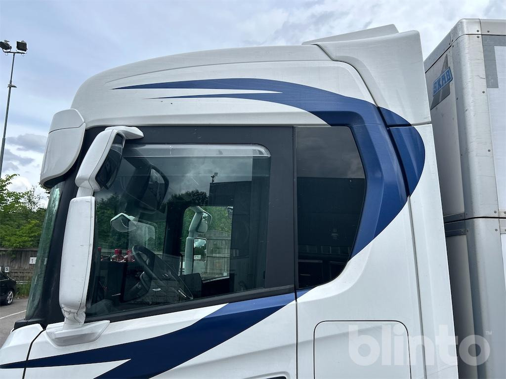 Kuorma-auto SCANIA P280B6X2*4NB Plug In Hybrid med kylsläp: kuva Kuorma-auto SCANIA P280B6X2*4NB Plug In Hybrid med kylsläp