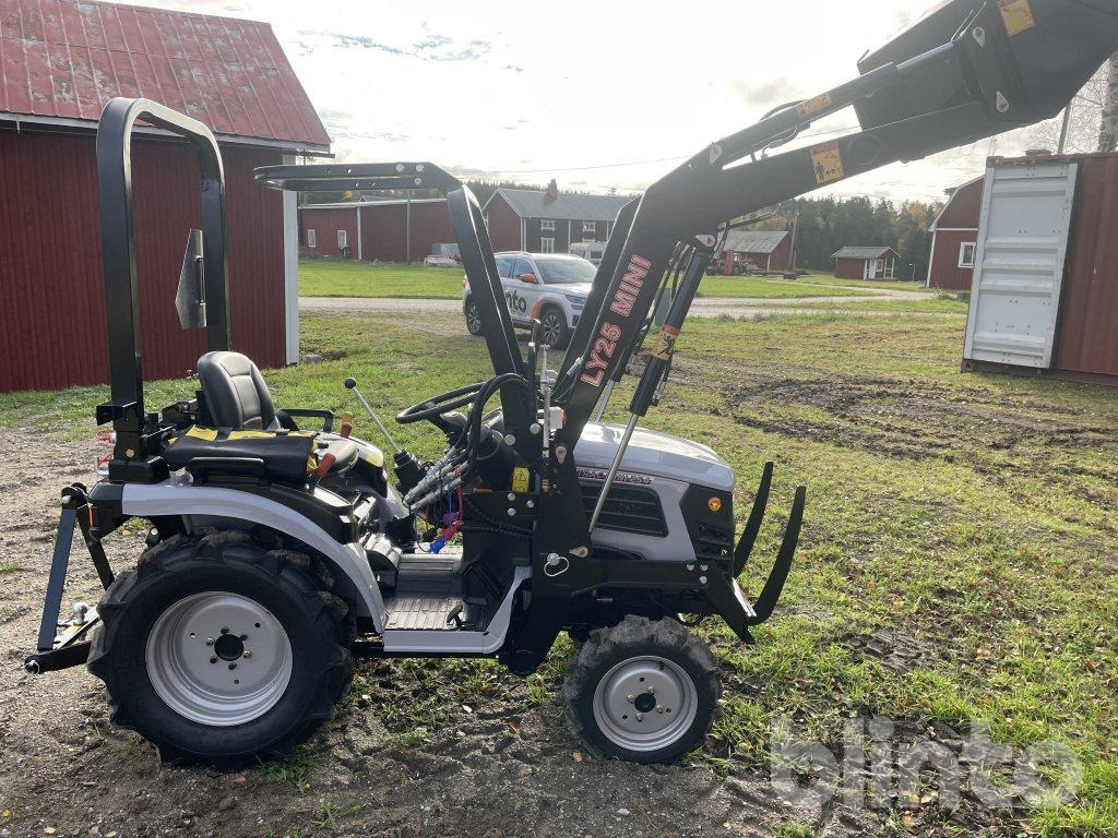 Landtrac 254/4WD StegV med lastare - Pientraktori: kuva Landtrac 254/4WD StegV med lastare - Pientraktori Landtrac 254/4WD StegV med lastare - Pientraktori: kuva Landtrac 254/4WD StegV med lastare - Pientraktori