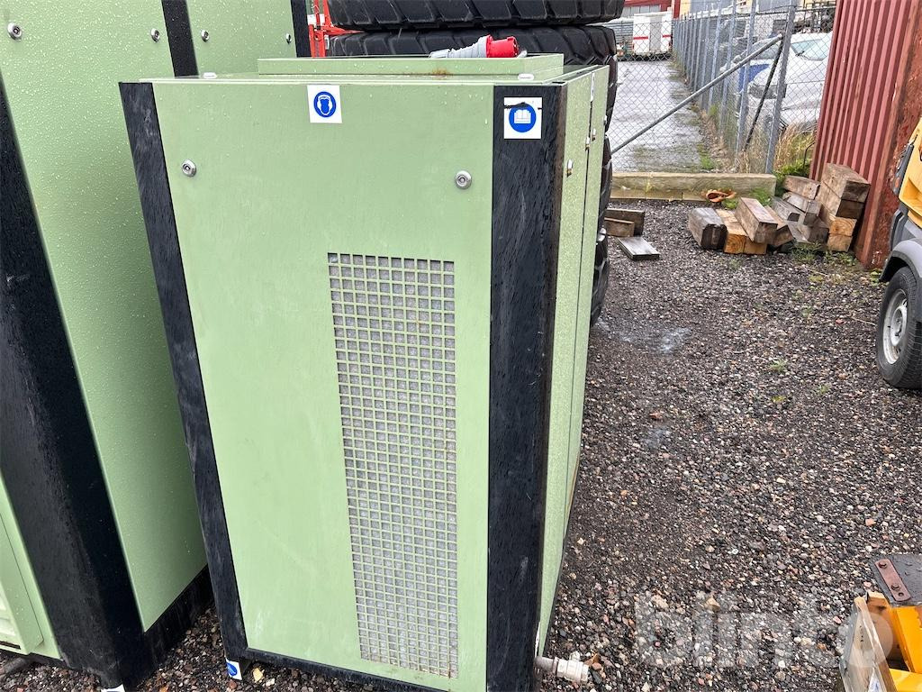 Sullair Trek 30HH - Ilmakompressori: kuva Sullair Trek 30HH - Ilmakompressori Sullair Trek 30HH - Ilmakompressori: kuva Sullair Trek 30HH - Ilmakompressori