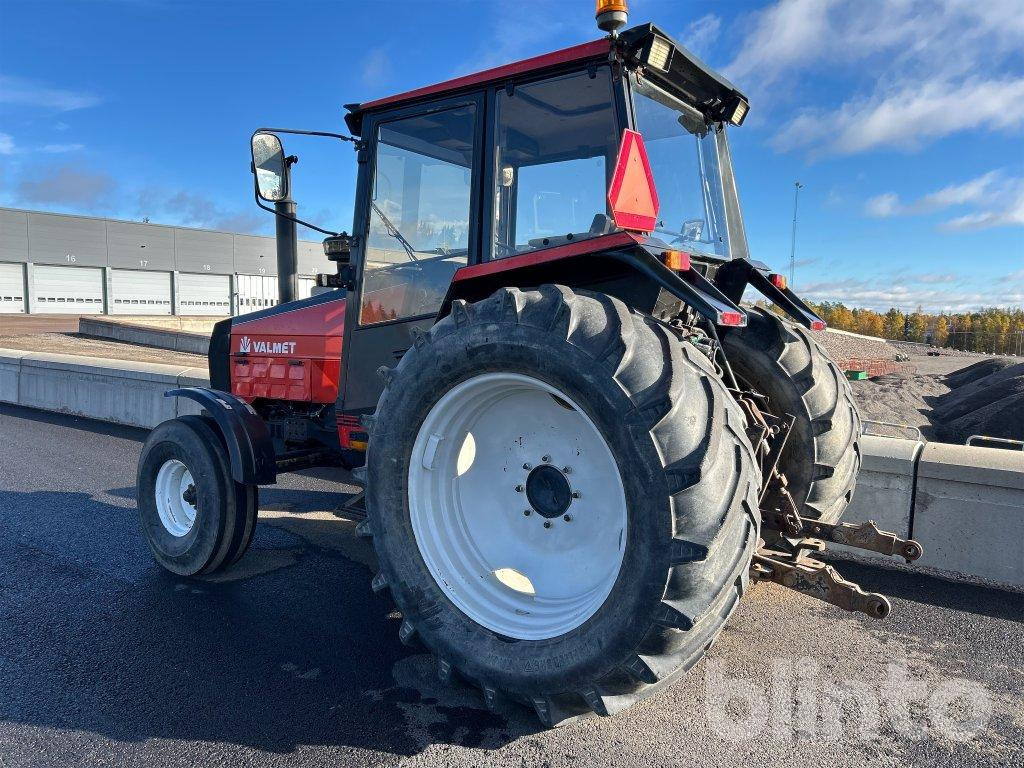 VALMET 705 - Traktori: kuva VALMET 705 - Traktori VALMET 705 - Traktori: kuva VALMET 705 - Traktori