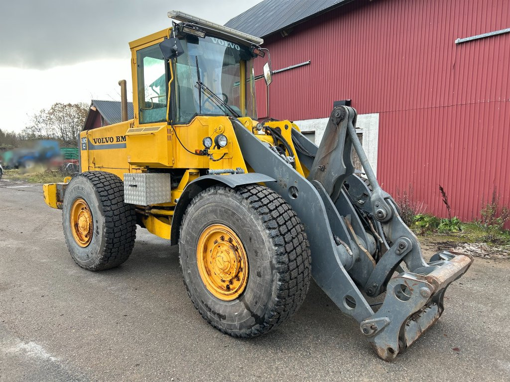 Volvo BM L90C - Pyöräkuormaaja: kuva  Volvo BM L90C - Pyöräkuormaaja Volvo BM L90C - Pyöräkuormaaja: kuva  Volvo BM L90C - Pyöräkuormaaja