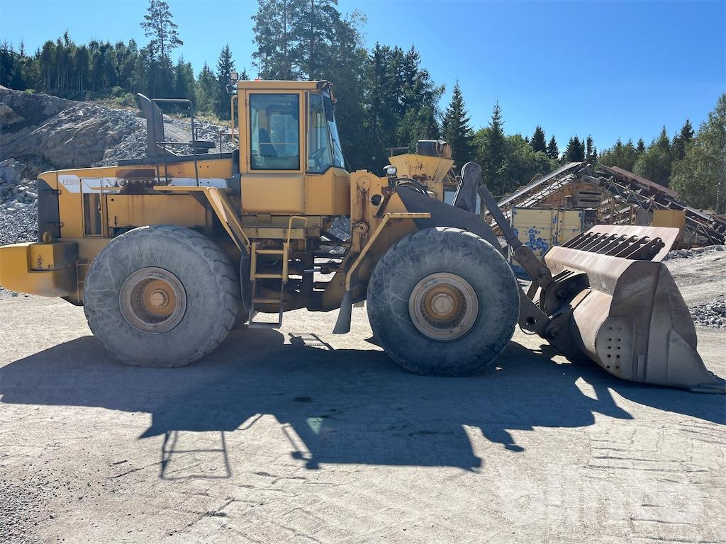 Volvo L220D - Pyöräkuormaaja: kuva  Volvo L220D - Pyöräkuormaaja Volvo L220D - Pyöräkuormaaja: kuva  Volvo L220D - Pyöräkuormaaja
