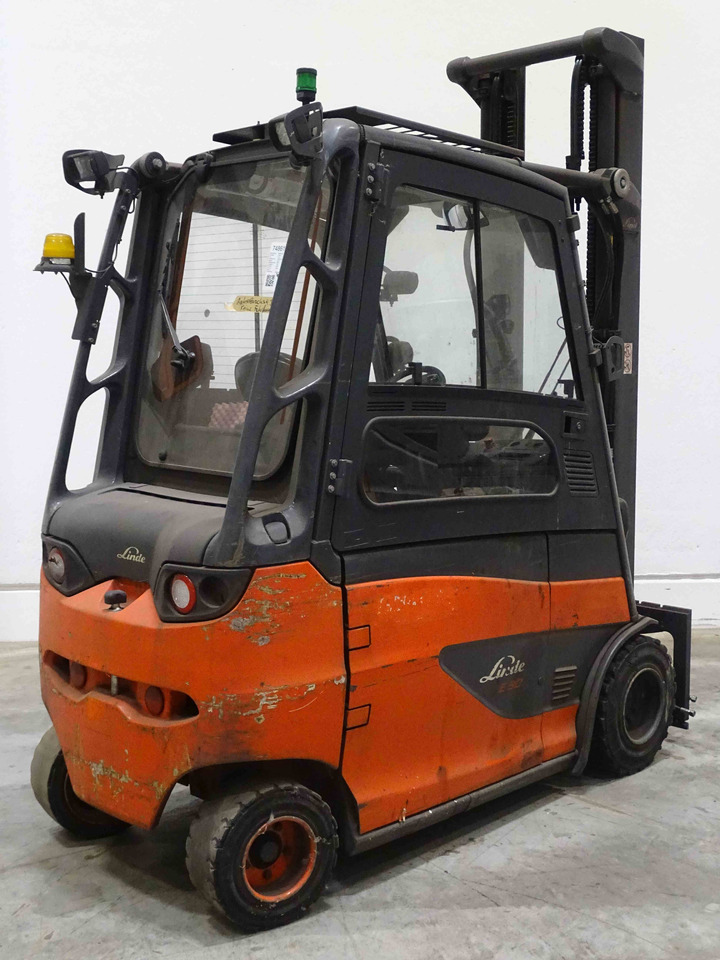 Linde E30HL-01/600 - Sähkötrukki: kuva Linde E30HL-01/600 - Sähkötrukki Linde E30HL-01/600 - Sähkötrukki: kuva Linde E30HL-01/600 - Sähkötrukki