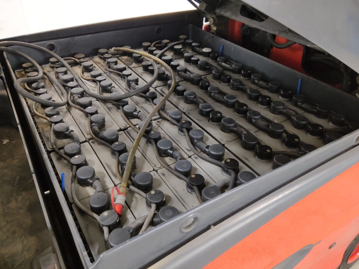 Linde E30HL-01/600 - Sähkötrukki: kuva Linde E30HL-01/600 - Sähkötrukki Linde E30HL-01/600 - Sähkötrukki: kuva Linde E30HL-01/600 - Sähkötrukki