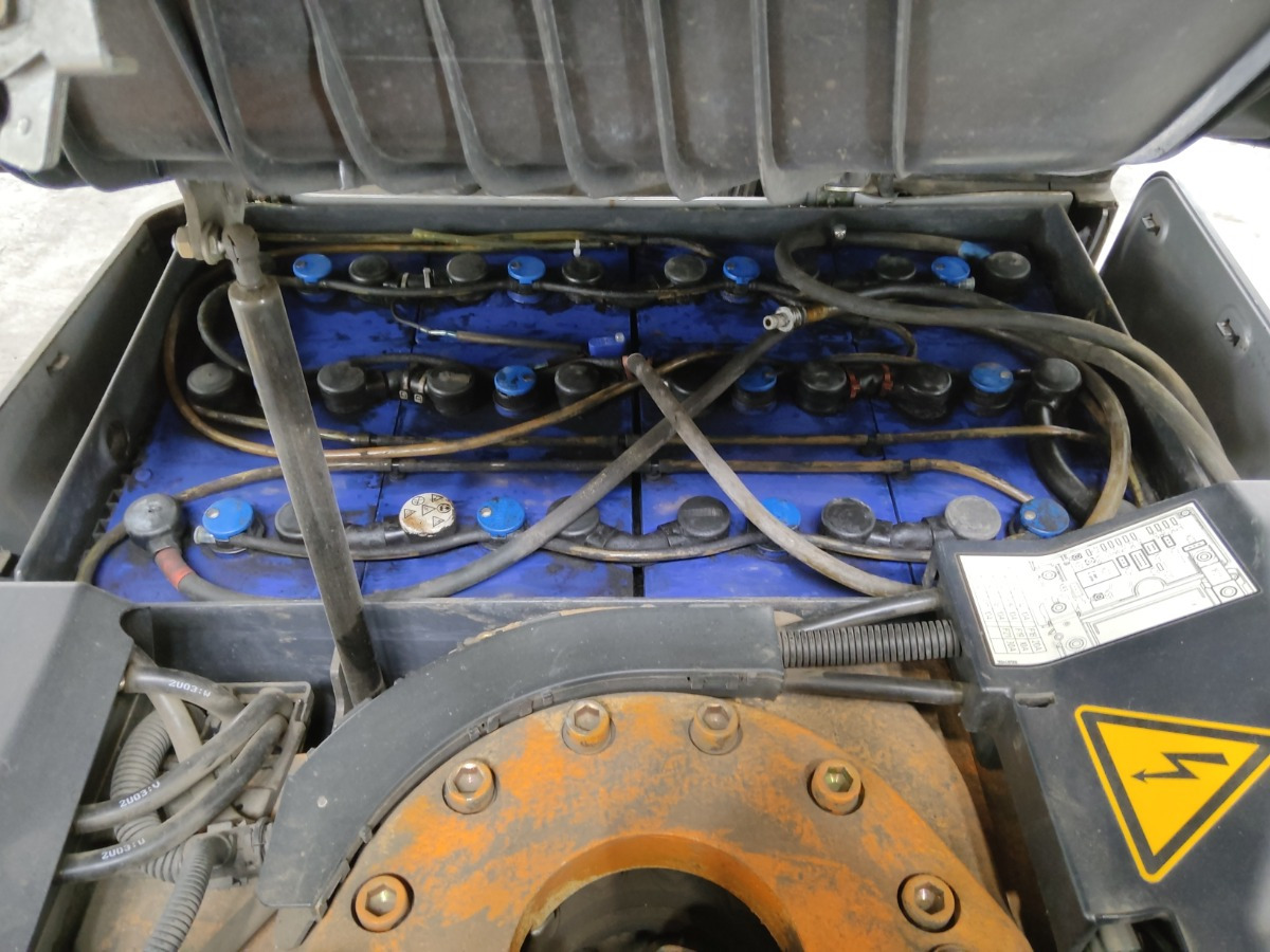 Still RX50-15 - Sähkötrukki: kuva Still RX50-15 - Sähkötrukki Still RX50-15 - Sähkötrukki: kuva Still RX50-15 - Sähkötrukki